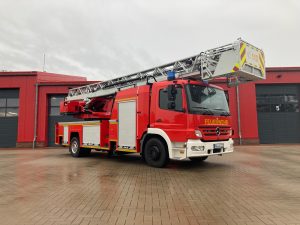 Mehr über den Artikel erfahren Drehleiter überführt